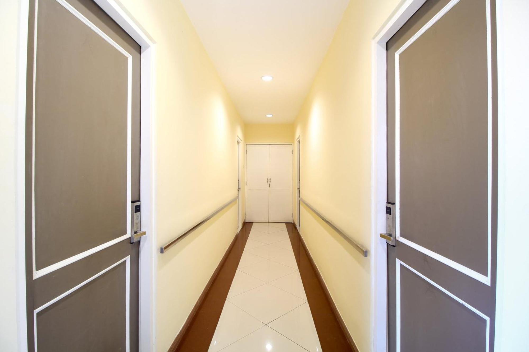 Super Oyo Capital O 175 K-60 Residence Surabaia Exterior foto